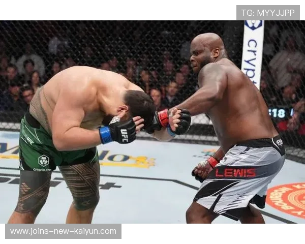 MMA阿迪萨亚踢击精准,再次卫冕金腰带