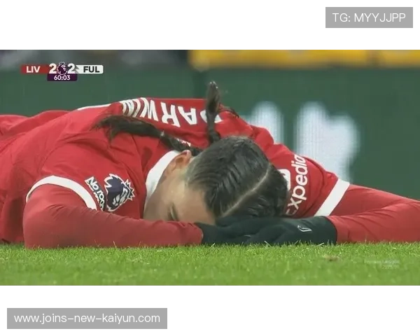 努涅斯禁区内抢点头球建功，皮球反弹入网